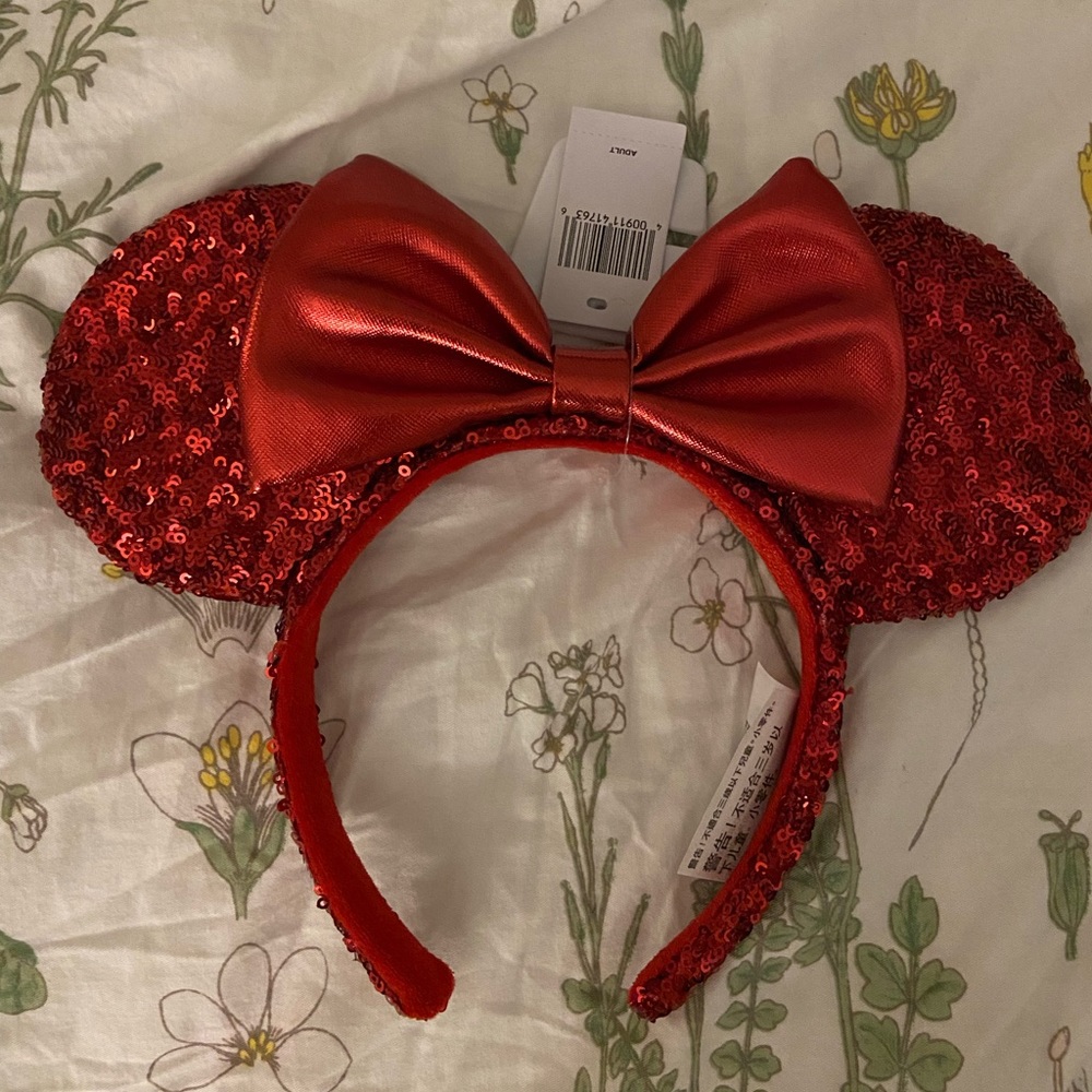 red sequin minnie ears ❣️
